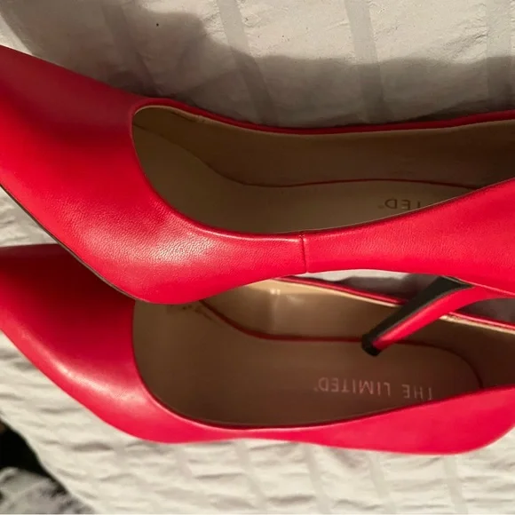 Vibrant Red High Heel Pumps - Picture 2 of 3